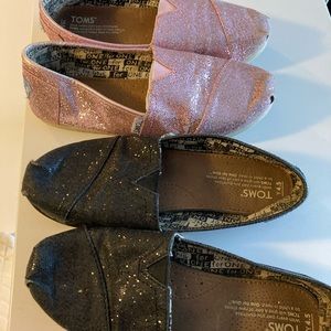 Black & Pink Glitter Youth Classics Toms; Sz. 4.5Y
